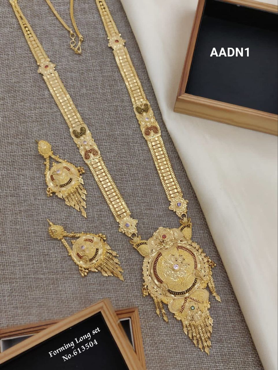 Women-Forming-Necklace set