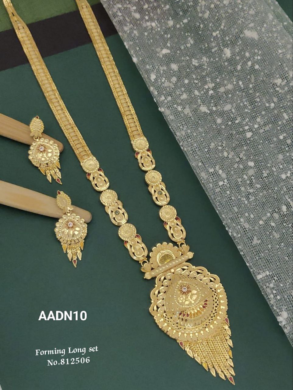 Women-Forming-Necklace set