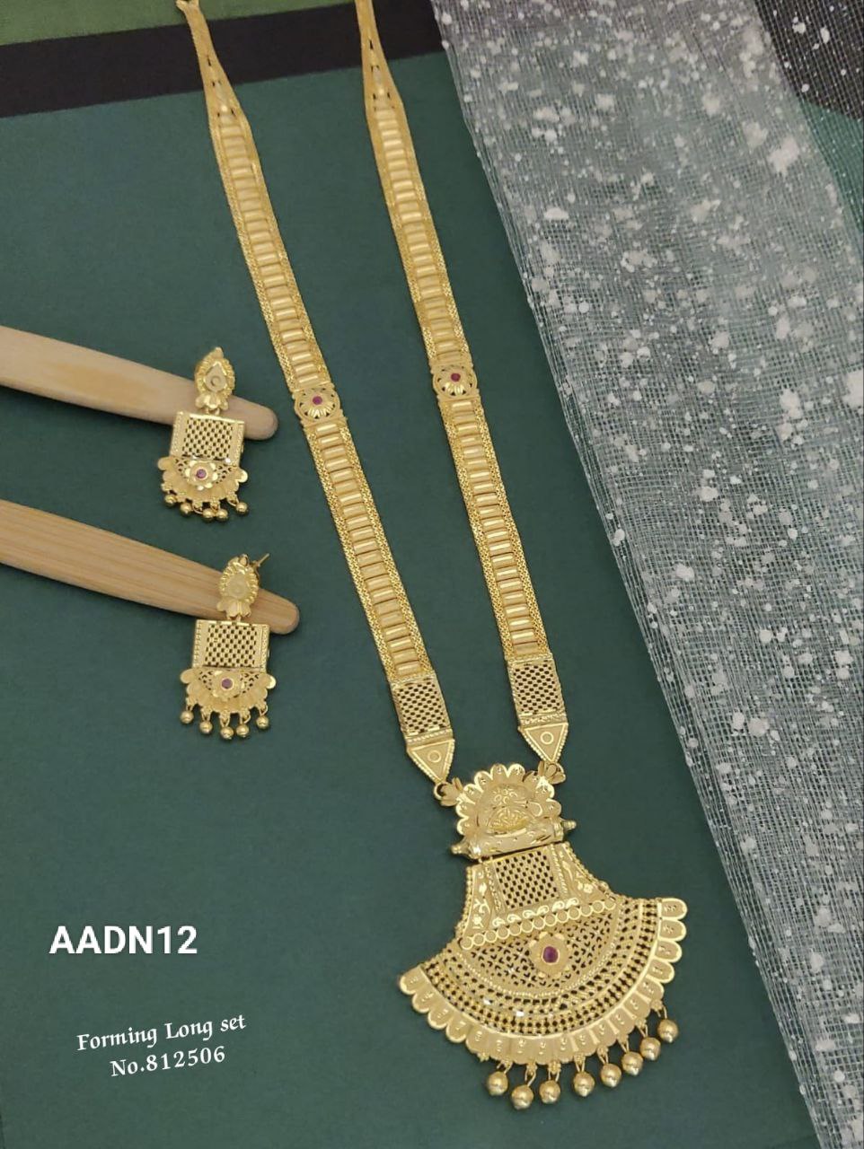 Women-Forming-Necklace set