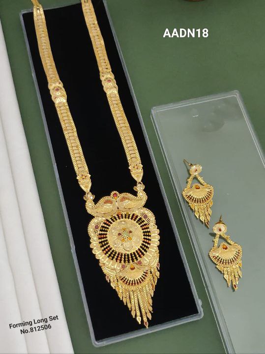 Women-Forming-Necklace set
