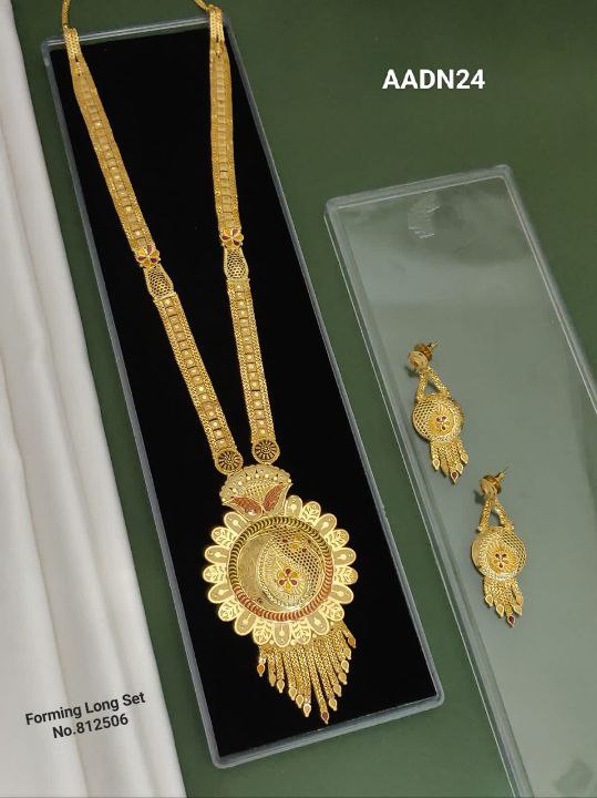 Women-Forming-Necklace set