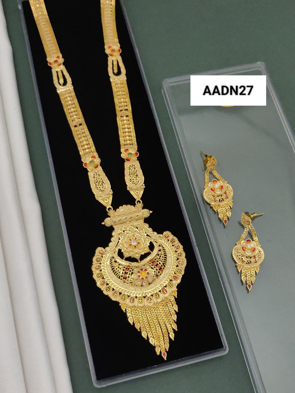 Women-Forming-Necklace set