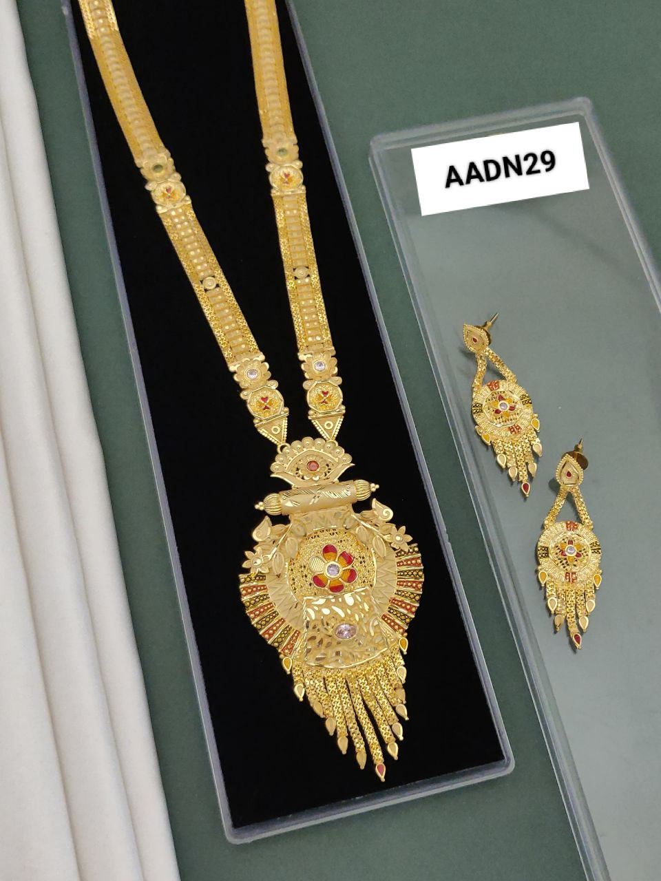 Women-Forming-Necklace set