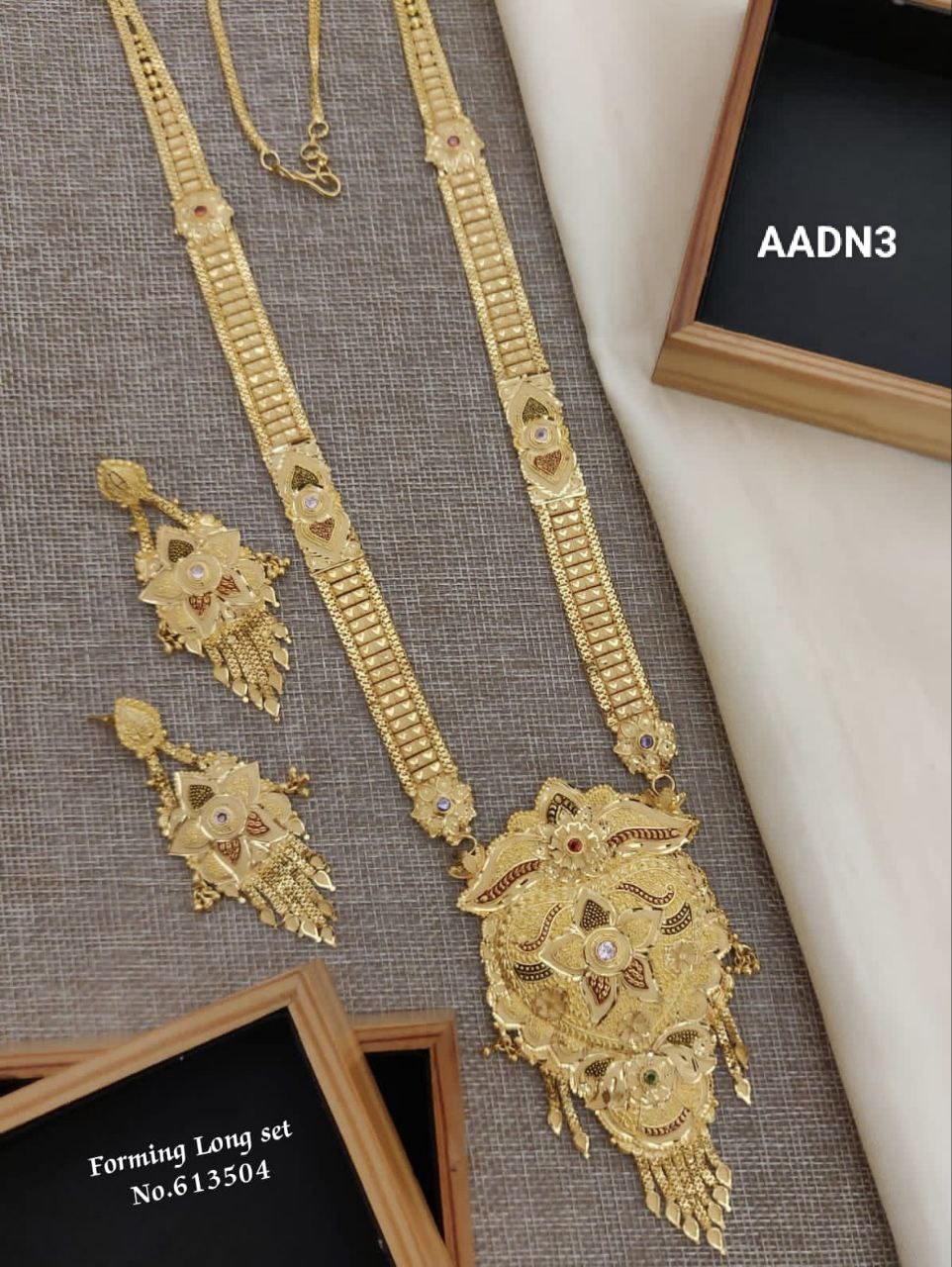 Women-Forming-Necklace set