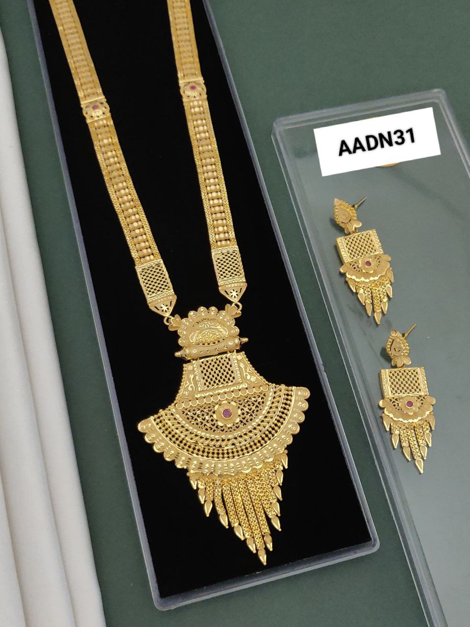 Women-Forming-Necklace set