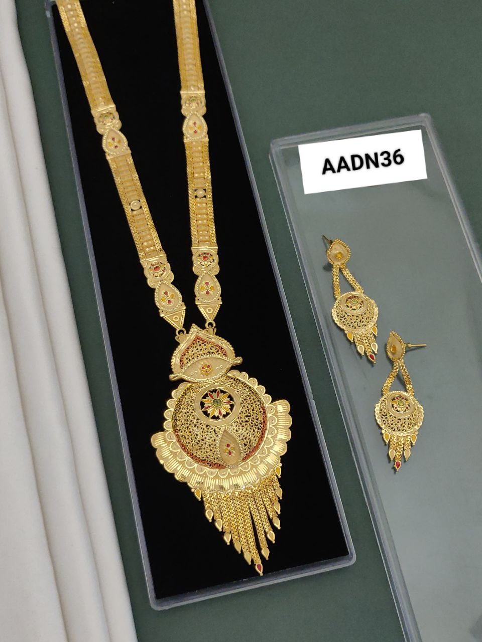 Women-Forming-Necklace set
