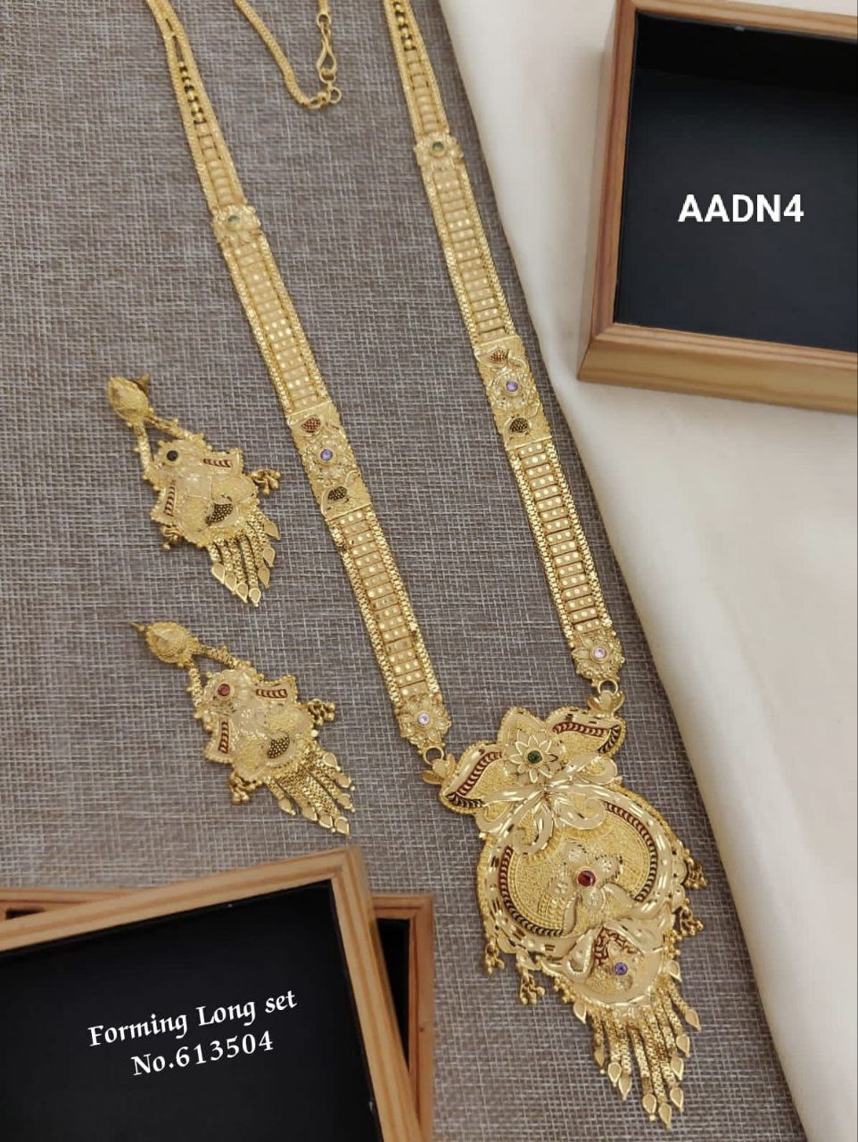 Women-Forming-Necklace set