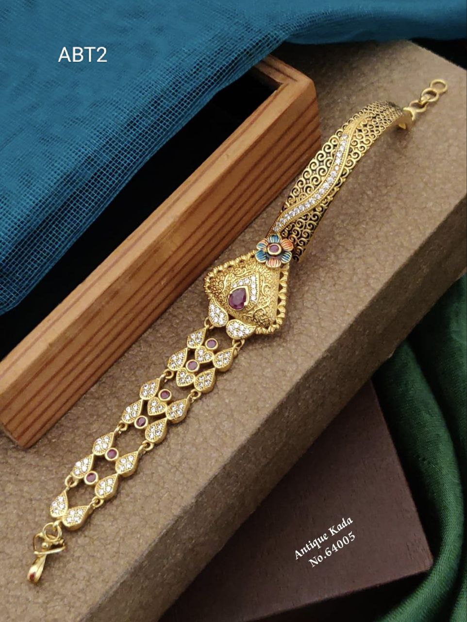 Women-Bracelet