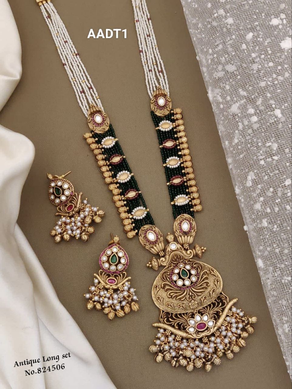 AADT1 Antique Jewellery Set